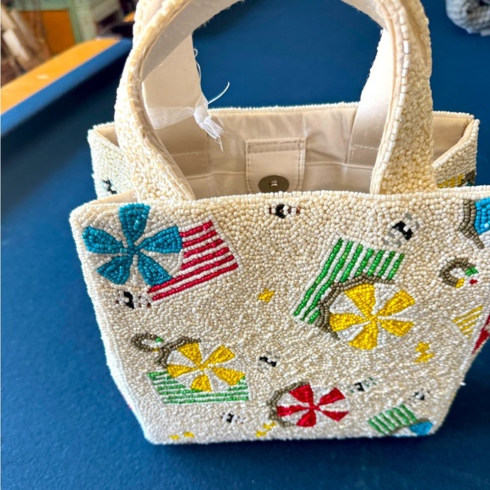 GORGEOUS Beaded Tote Bag with beach umbrella and beach towel designs- SO FUN⛱️